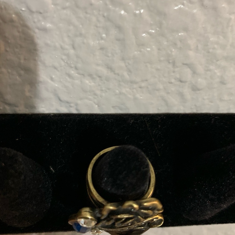 Guess ring size 6 - Picture 2 of 2